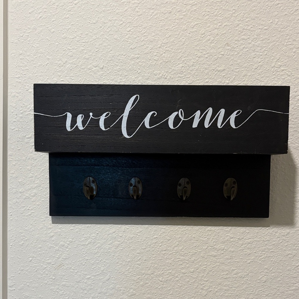 Welcome Wall Organizer With Hooks Sign in Black